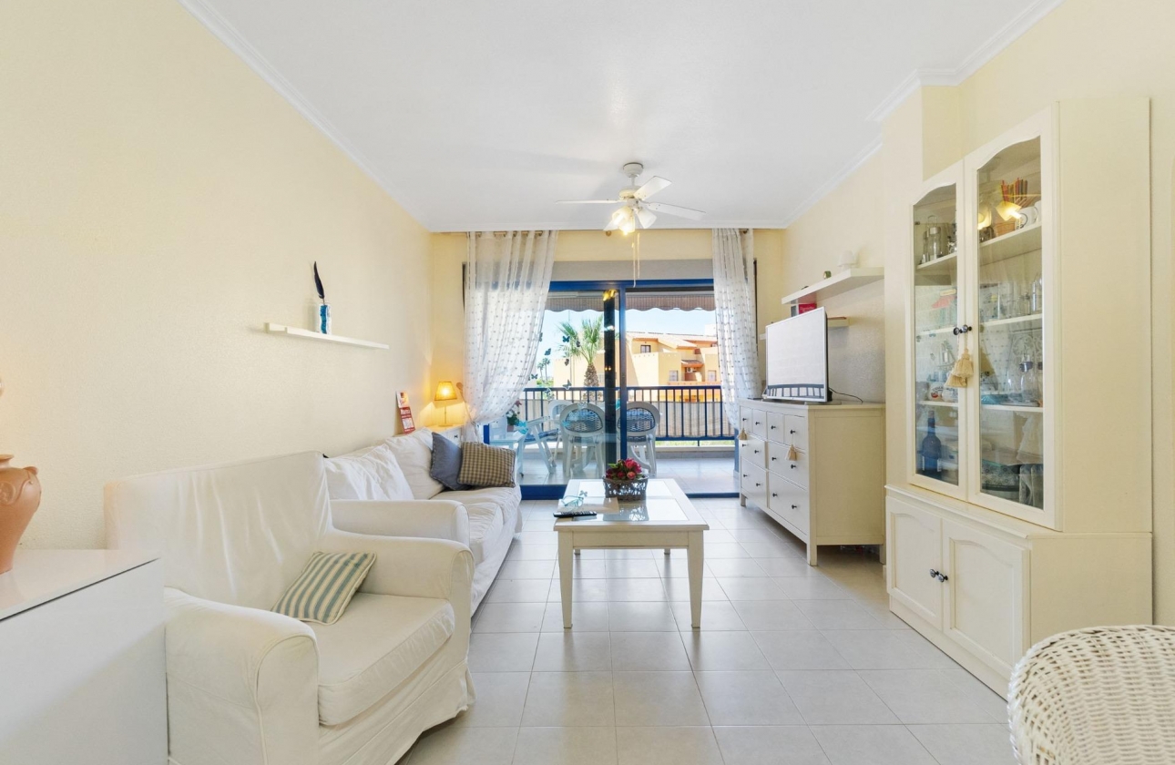 Resale - Apartment - Orihuela Costa - Campoamor