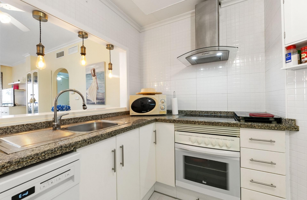 Resale - Apartment - Orihuela Costa - Campoamor