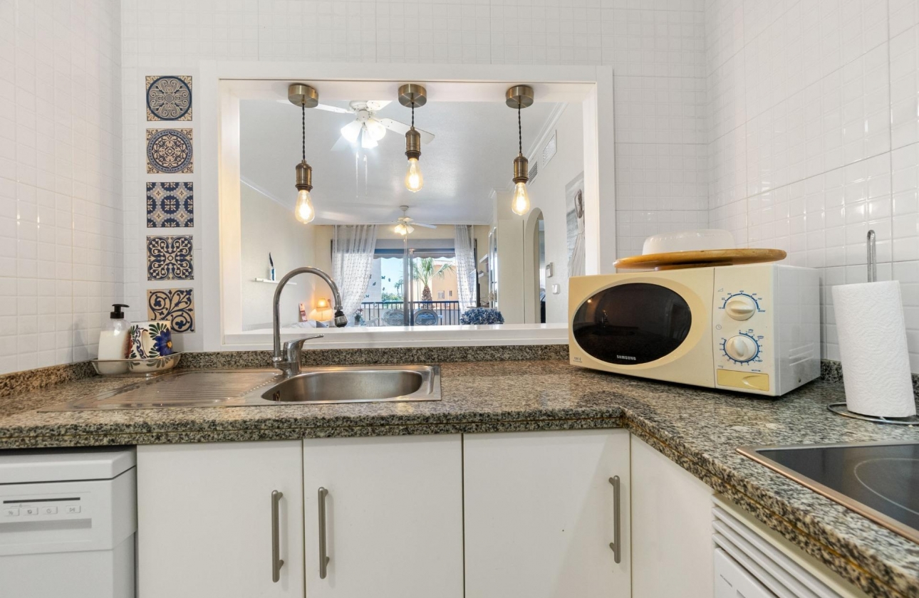 Resale - Apartment - Orihuela Costa - Campoamor