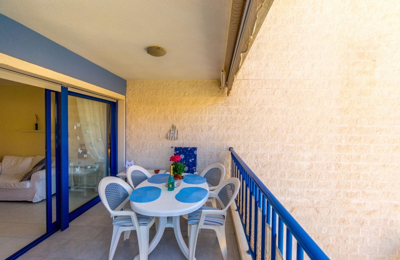 Resale - Apartment - Orihuela Costa - Campoamor