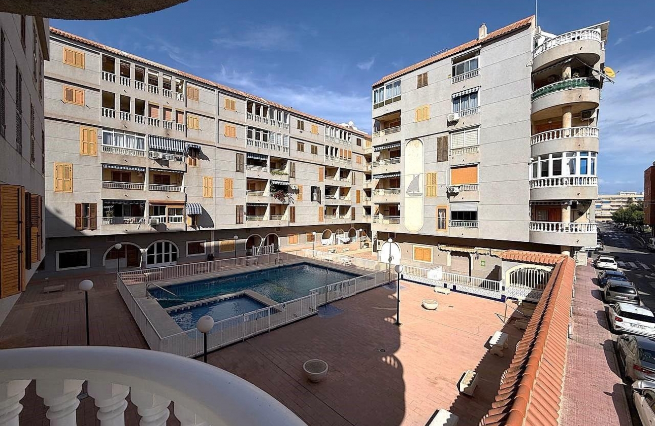 Resale - Apartment - Torrevieja - Acequion