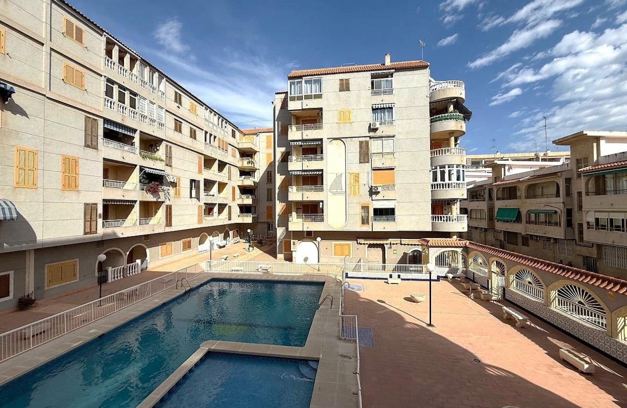 Resale - Apartment - Torrevieja - Acequion