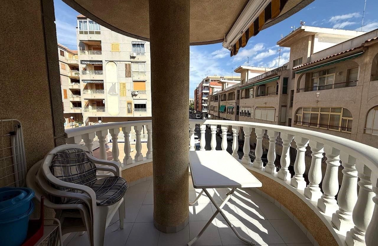 Resale - Apartment - Torrevieja - Acequion