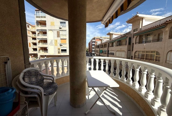 Resale - Apartment - Torrevieja - Acequion