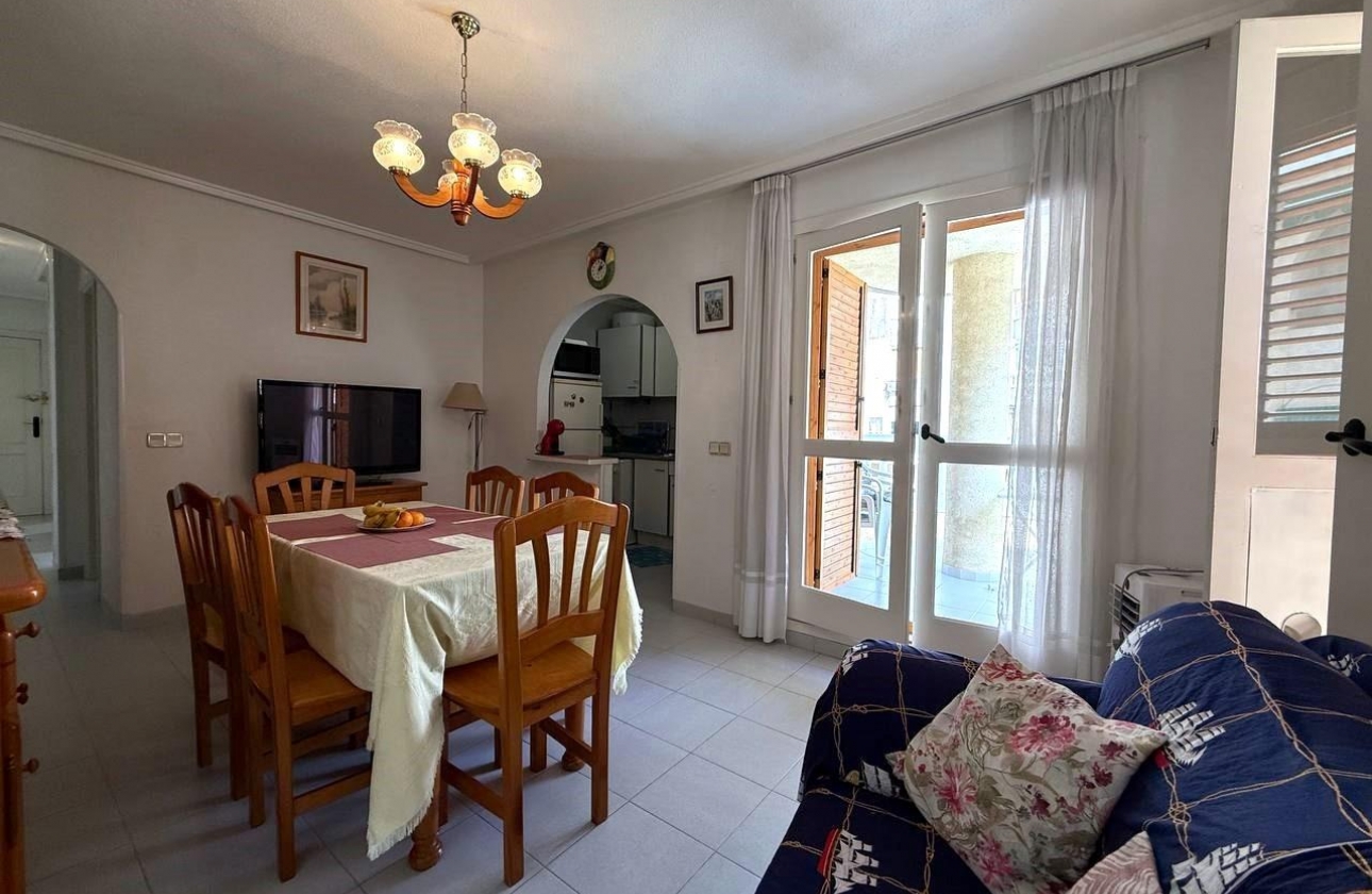 Resale - Apartment - Torrevieja - Acequion