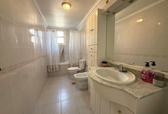 Resale - Apartment - Torrevieja - Acequion