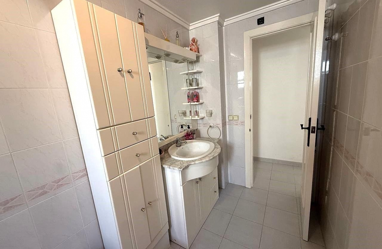 Resale - Apartment - Torrevieja - Acequion