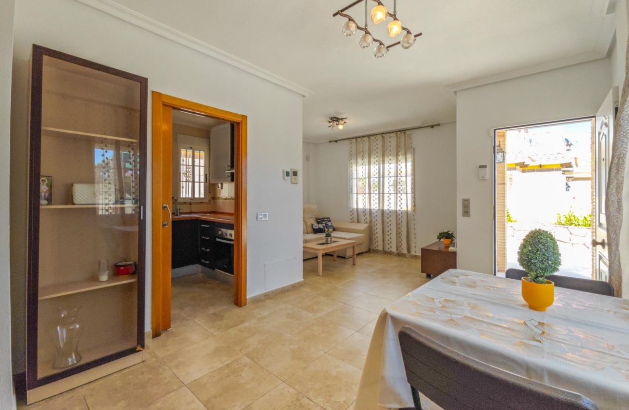 Resale - Villa - Torrevieja - La Mata