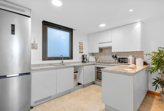 Resale - Apartment - Orihuela Costa - Campoamor