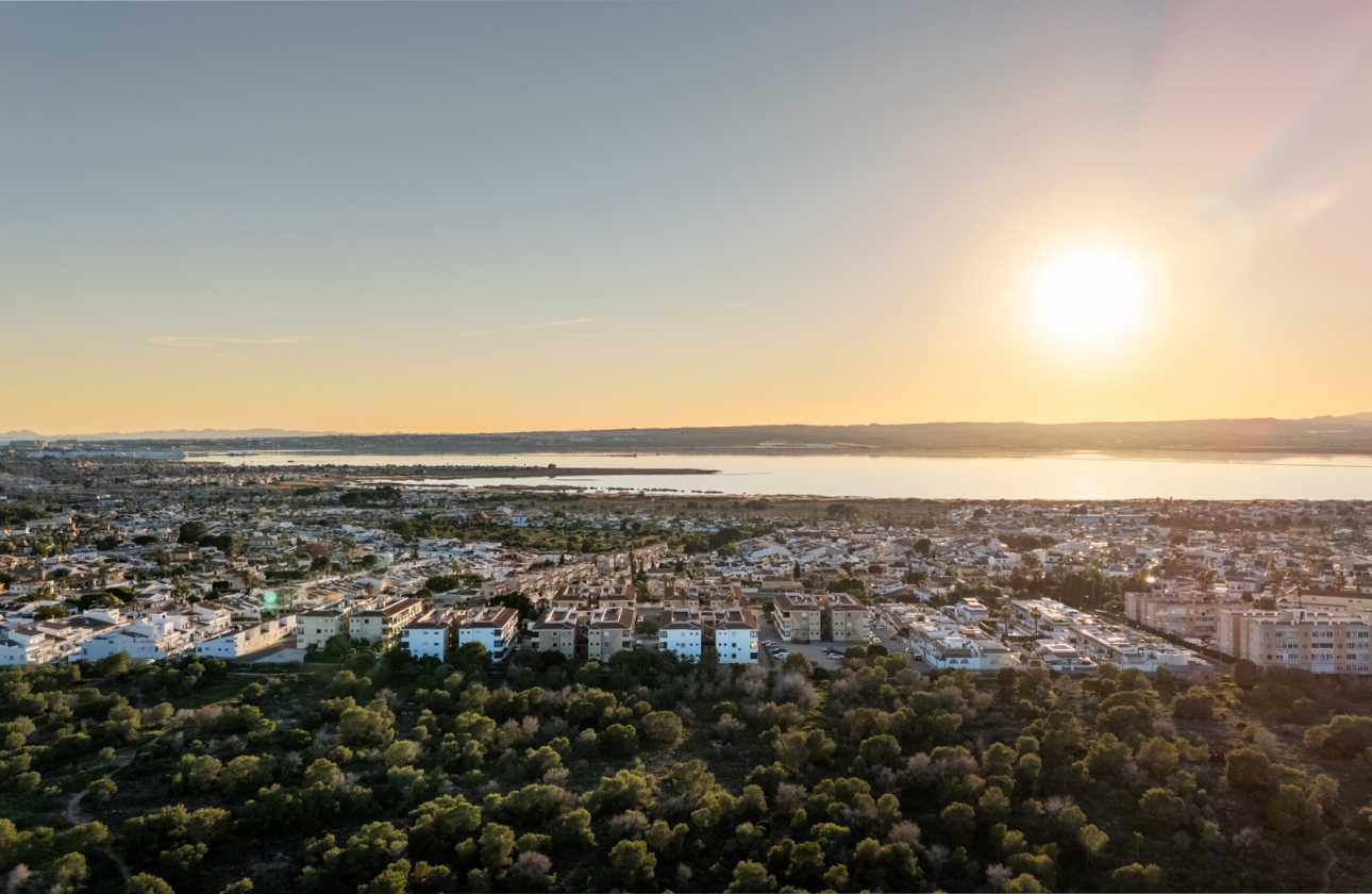 Resale - Apartment - Torrevieja - La Siesta - El Salado -  Torreta