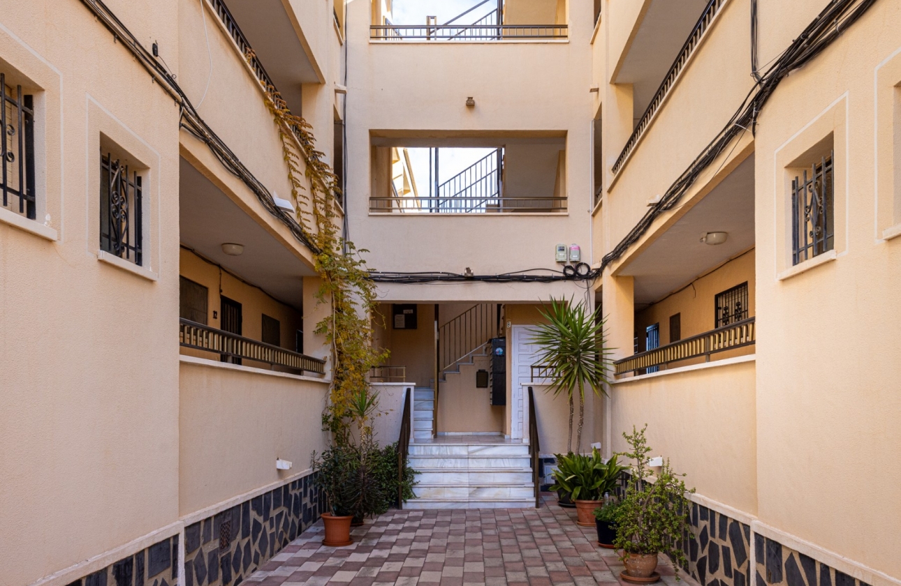 Resale - Apartment - Torrevieja - La Siesta - El Salado -  Torreta