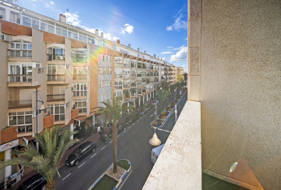 Resale - Apartment - Torrevieja - Centro