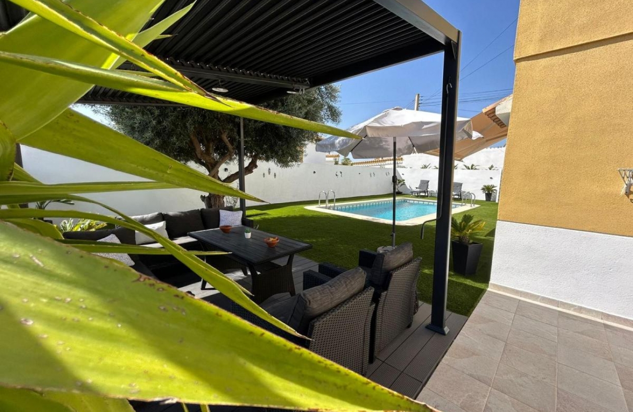 Resale - Villa - San Miguel de Salinas