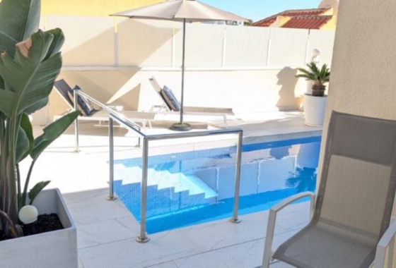 Resale - Villa - Orihuela Costa - Villamartín