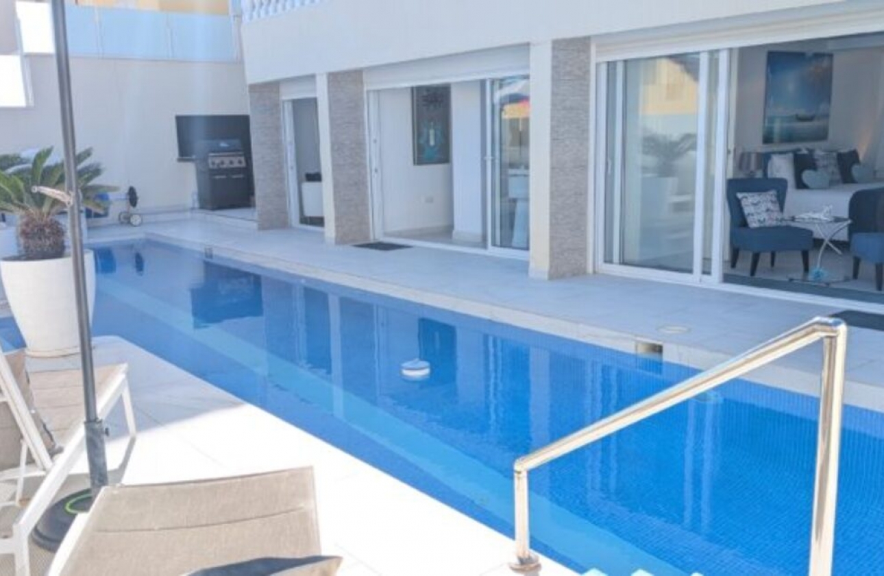 Resale - Villa - Orihuela Costa - Villamartín