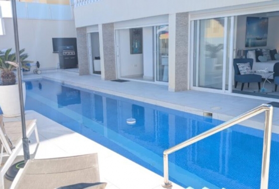 Resale - Villa - Orihuela Costa - Villamartín