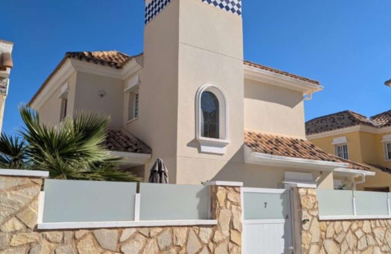 Resale - Villa - Orihuela Costa - Villamartín