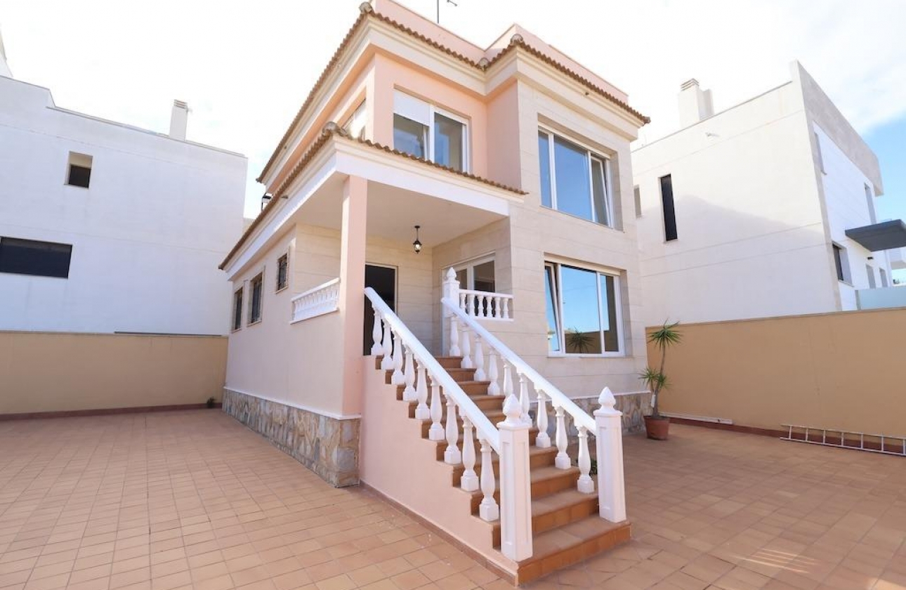 Resale - Villa - Orihuela Costa - Villamartín