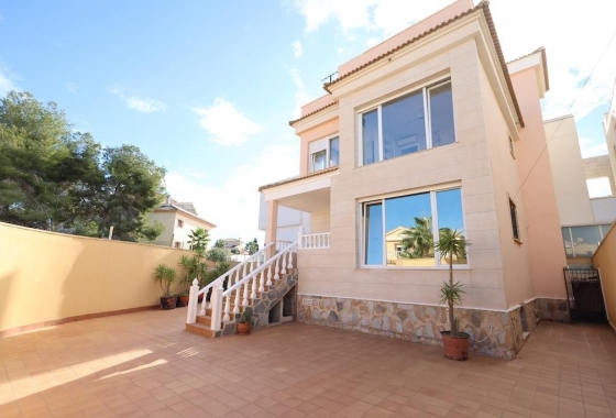 Resale - Villa - Orihuela Costa - Villamartín
