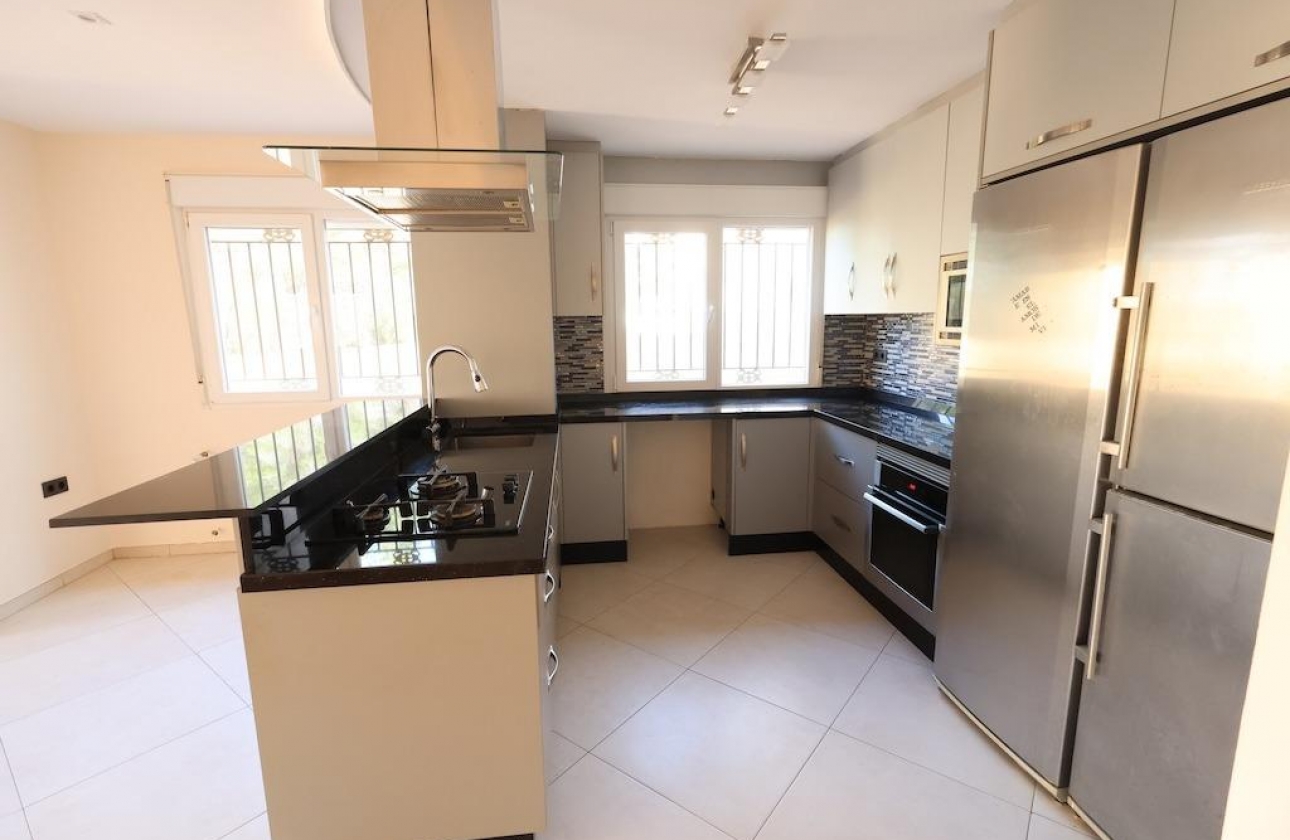 Resale - Villa - Orihuela Costa - Villamartín