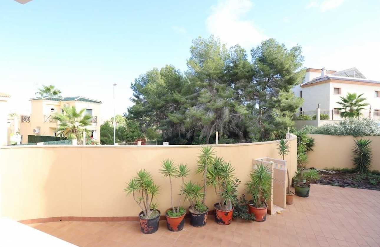 Resale - Villa - Orihuela Costa - Villamartín