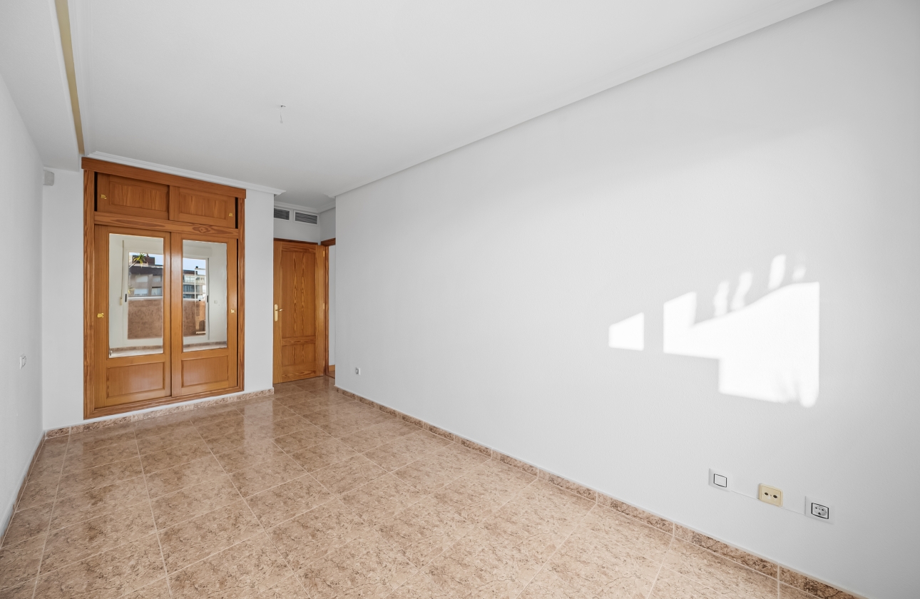 Resale - Penthouse - Torrevieja - Puerto
