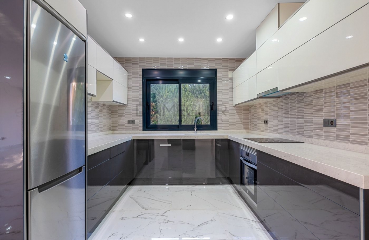 Resale - Villa - Orihuela Costa - Campoamor