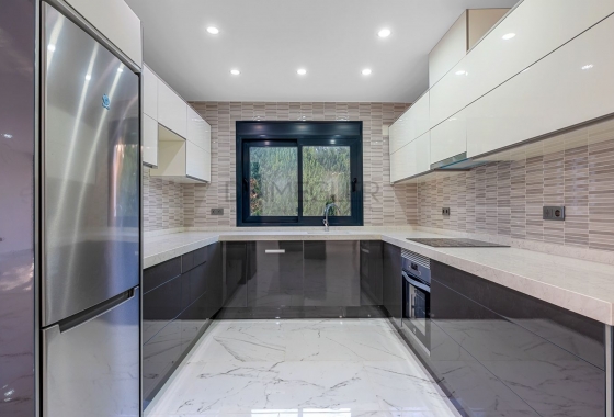 Resale - Villa - Orihuela Costa - Campoamor