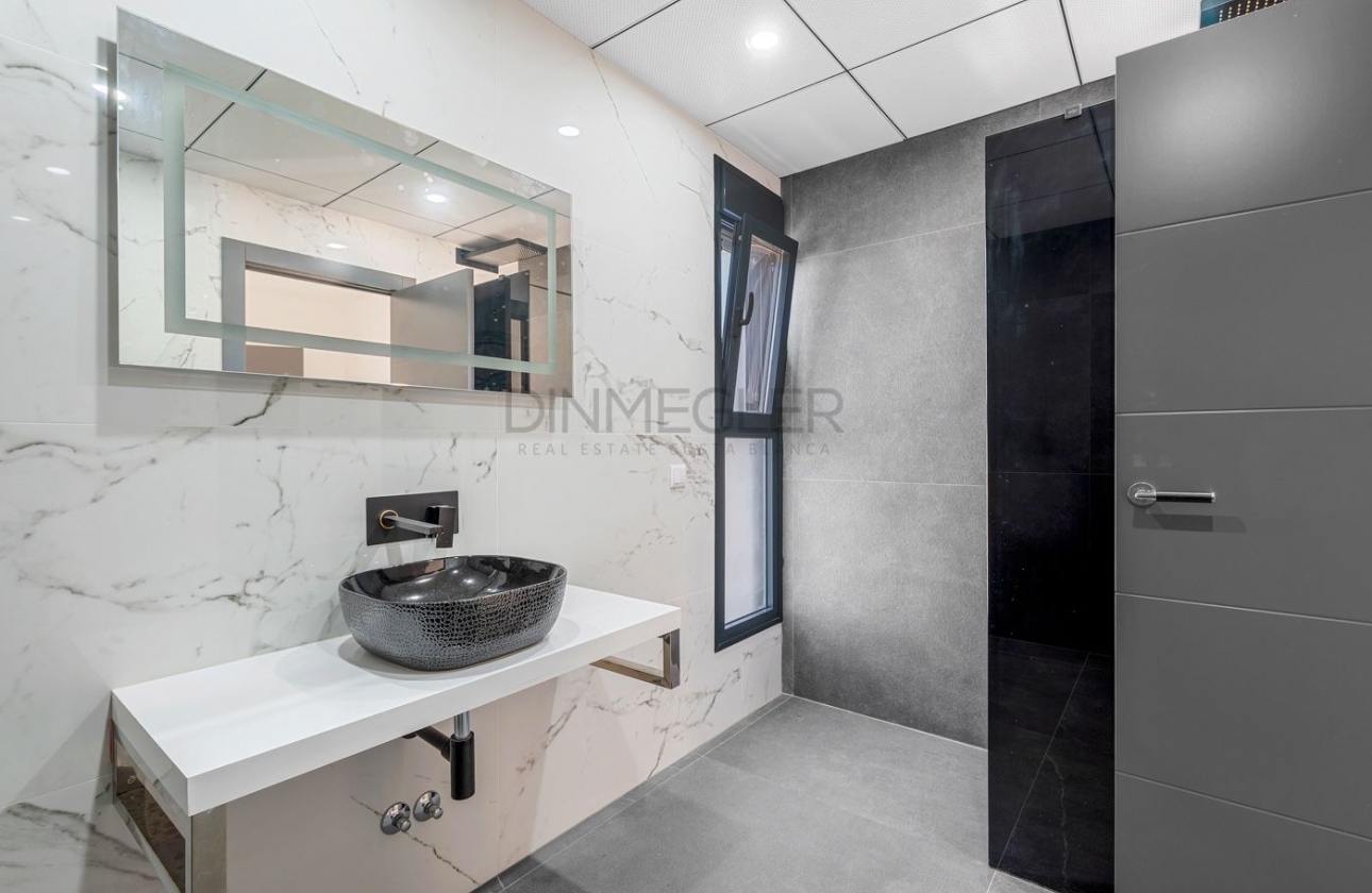 Resale - Villa - Orihuela Costa - Campoamor