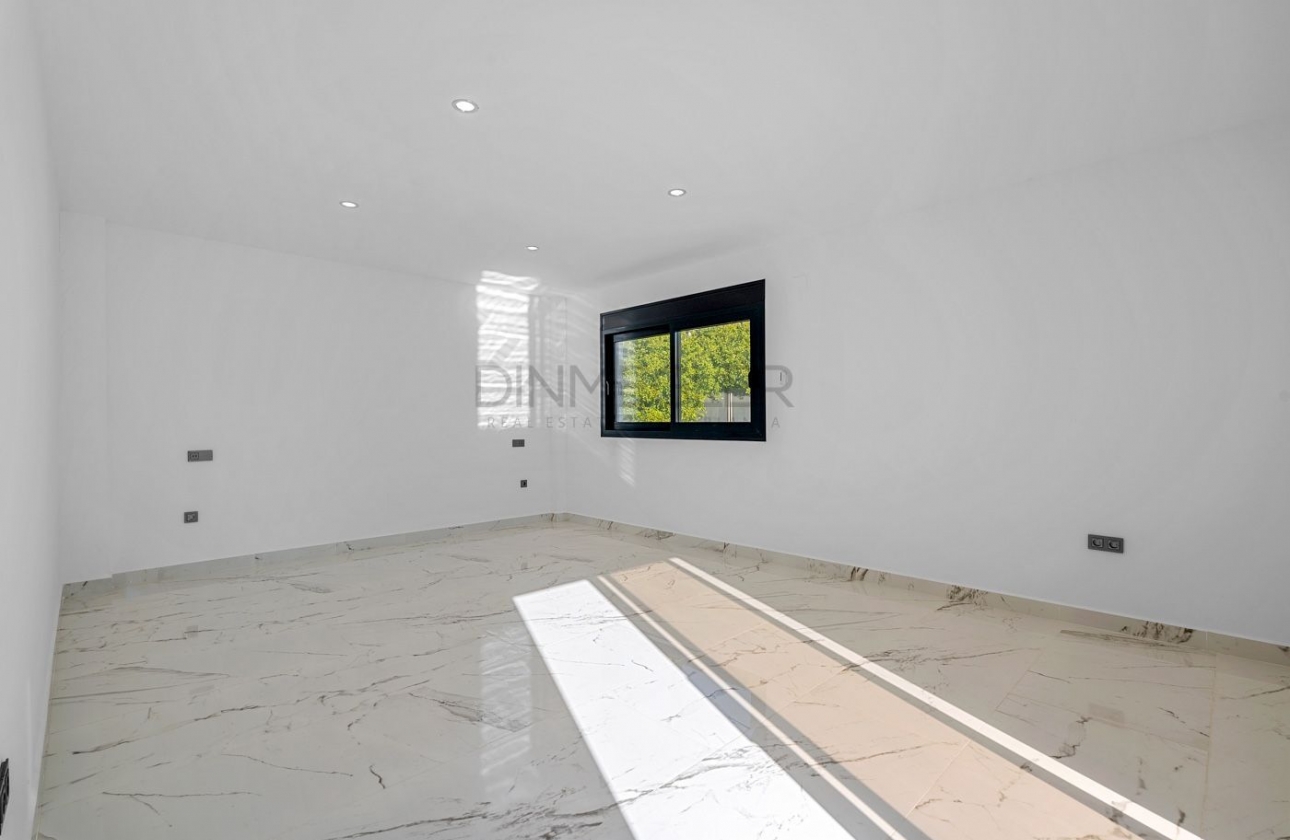 Resale - Villa - Orihuela Costa - Campoamor