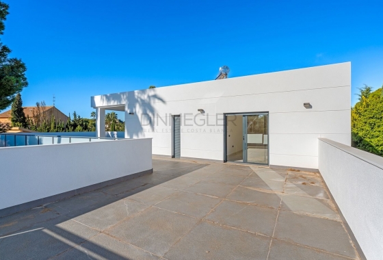 Resale - Villa - Orihuela Costa - Campoamor