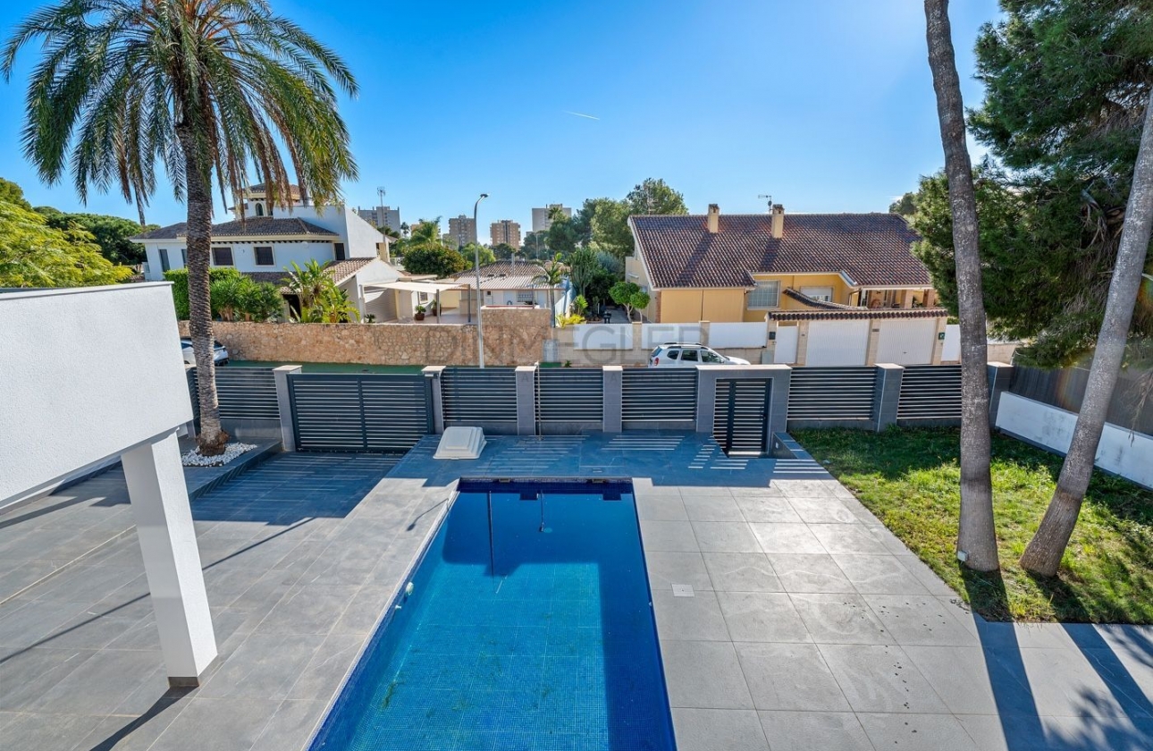 Resale - Villa - Orihuela Costa - Campoamor