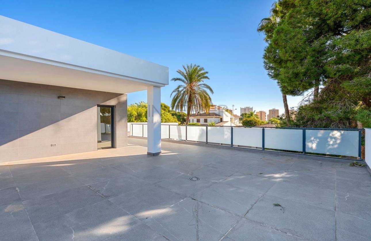 Resale - Villa - Orihuela Costa - Campoamor