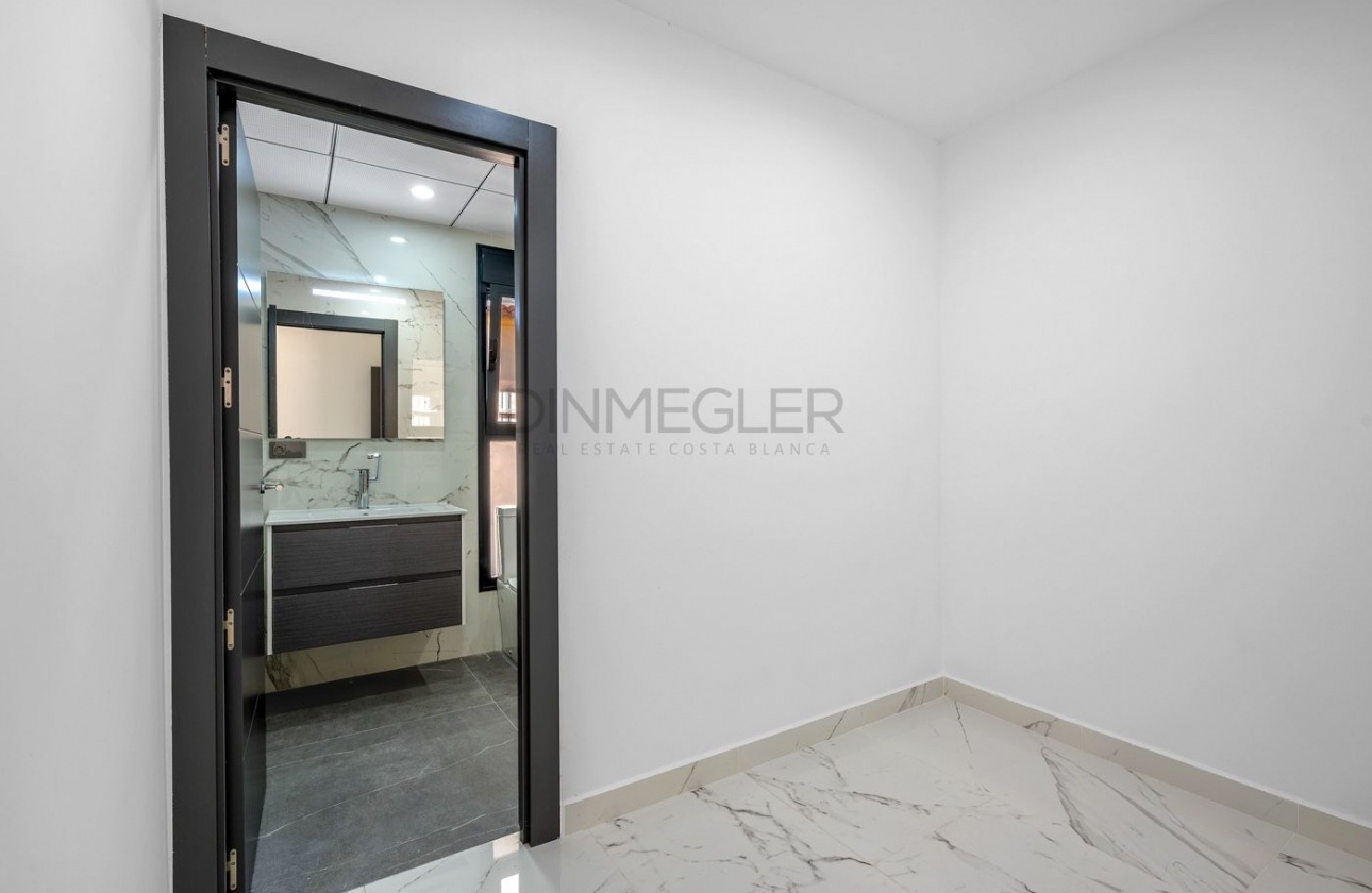 Resale - Villa - Orihuela Costa - Campoamor