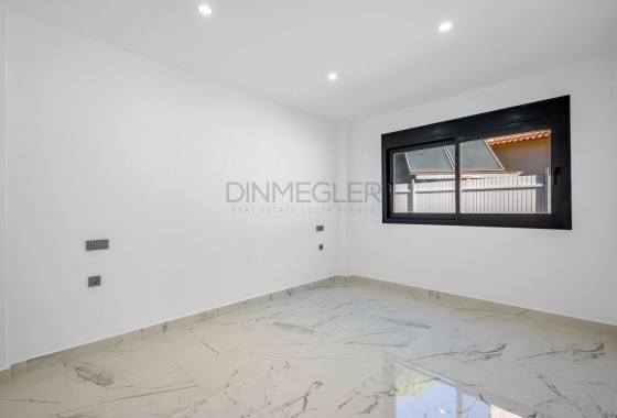 Resale - Villa - Orihuela Costa - Campoamor