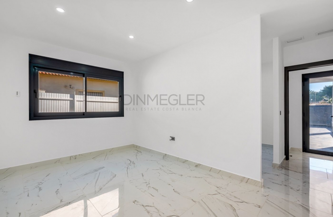 Resale - Villa - Orihuela Costa - Campoamor