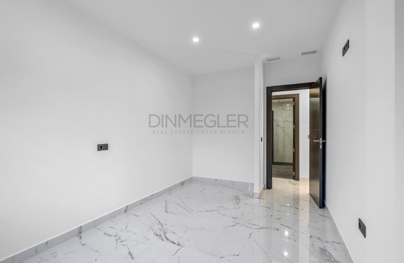 Resale - Villa - Orihuela Costa - Campoamor