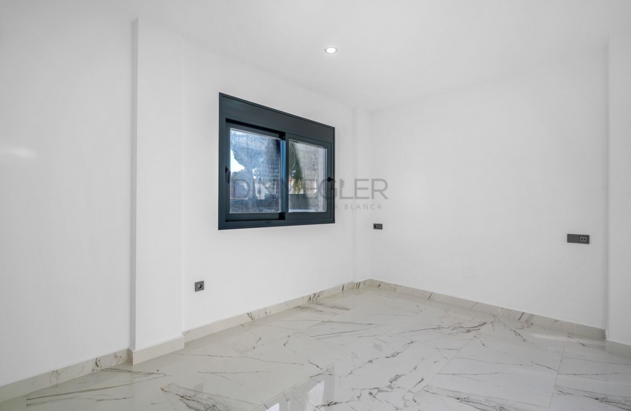 Resale - Villa - Orihuela Costa - Campoamor