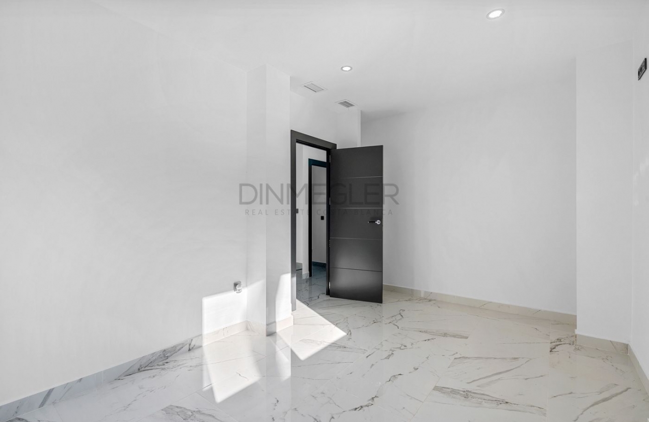 Resale - Villa - Orihuela Costa - Campoamor