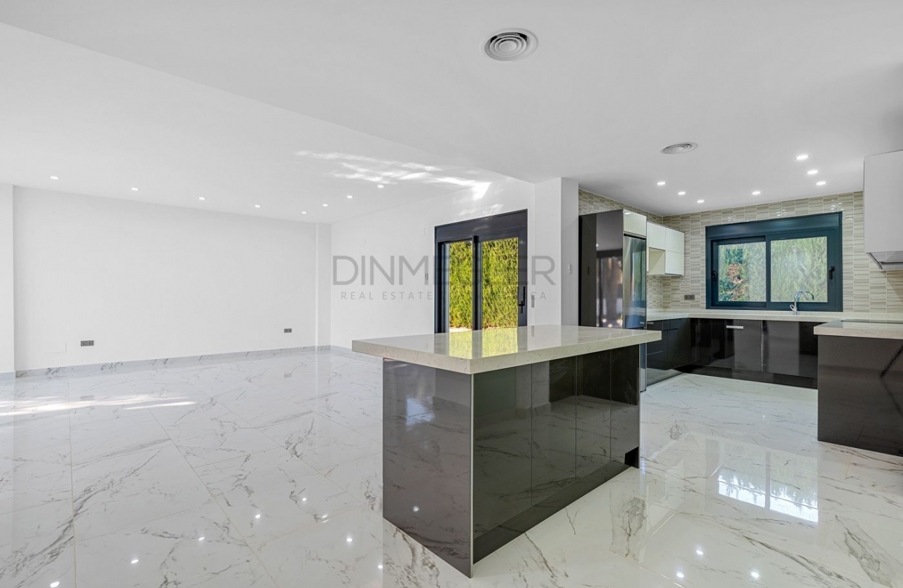 Resale - Villa - Orihuela Costa - Campoamor