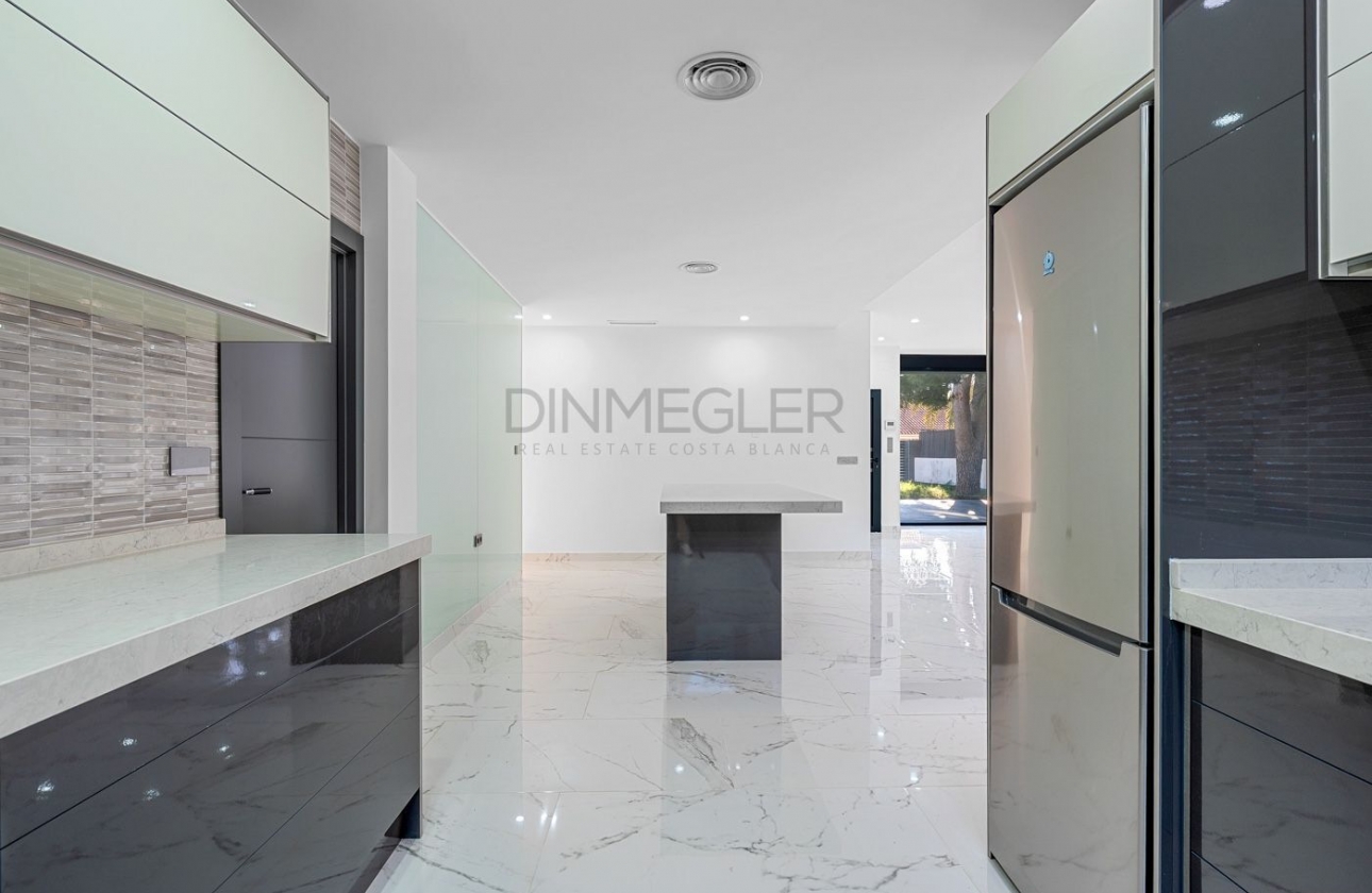 Resale - Villa - Orihuela Costa - Campoamor