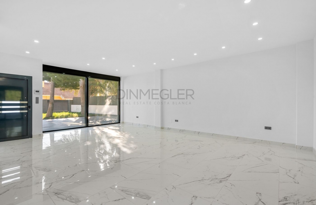 Resale - Villa - Orihuela Costa - Campoamor