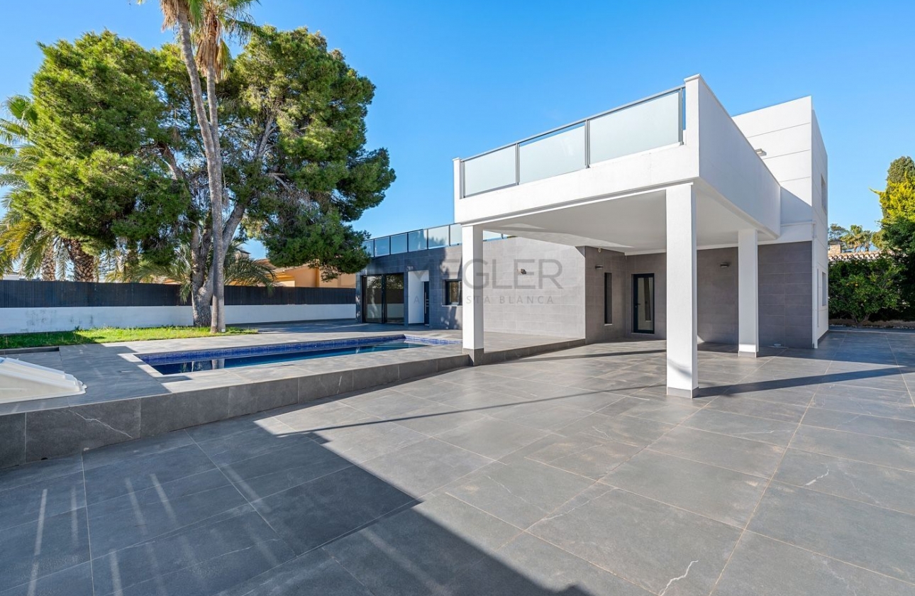 Resale - Villa - Orihuela Costa - Campoamor
