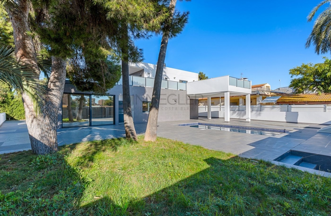 Resale - Villa - Orihuela Costa - Campoamor