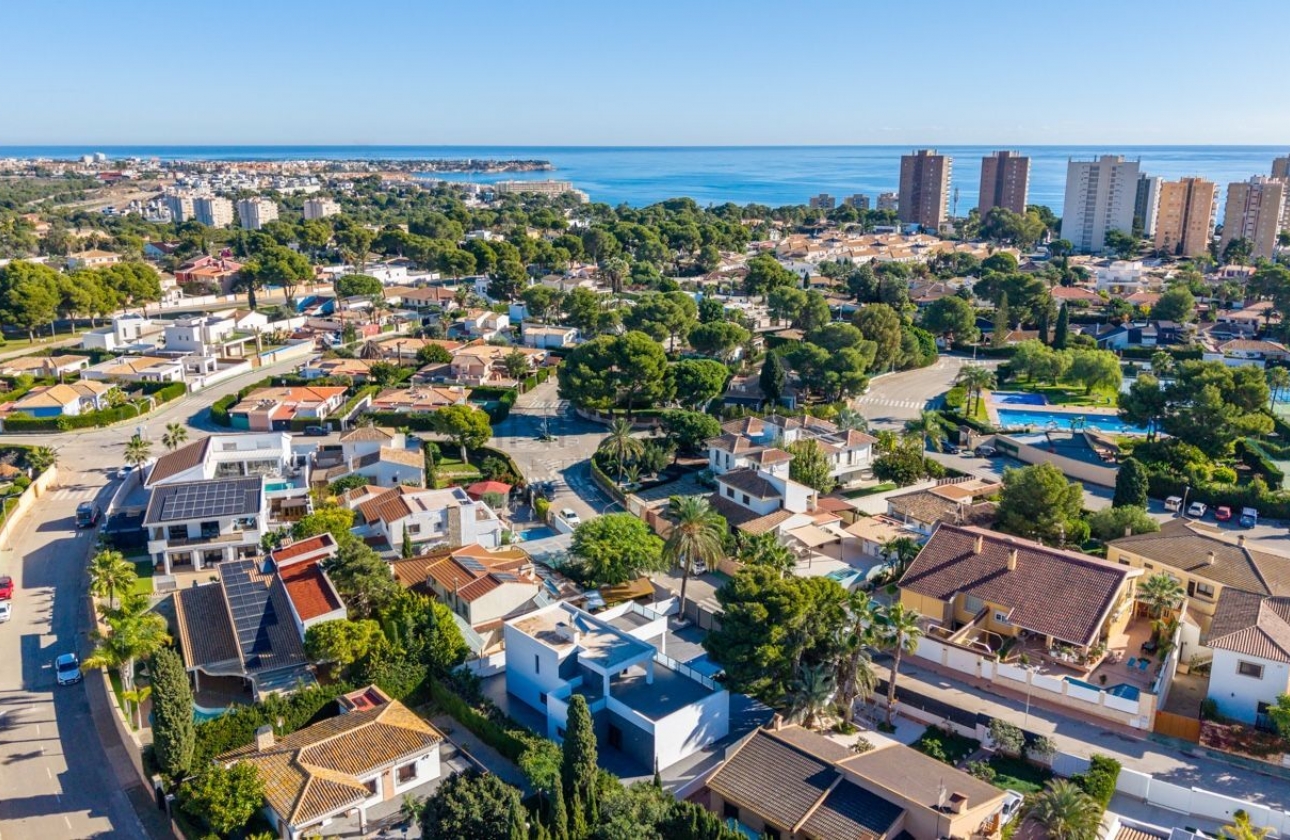 Resale - Villa - Orihuela Costa - Campoamor