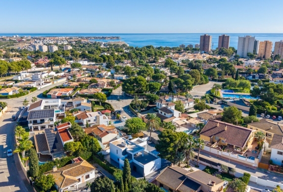 Resale - Villa - Orihuela Costa - Campoamor
