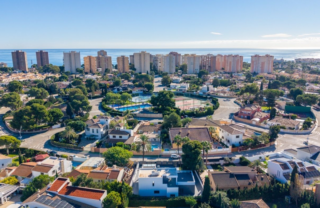 Resale - Villa - Orihuela Costa - Campoamor