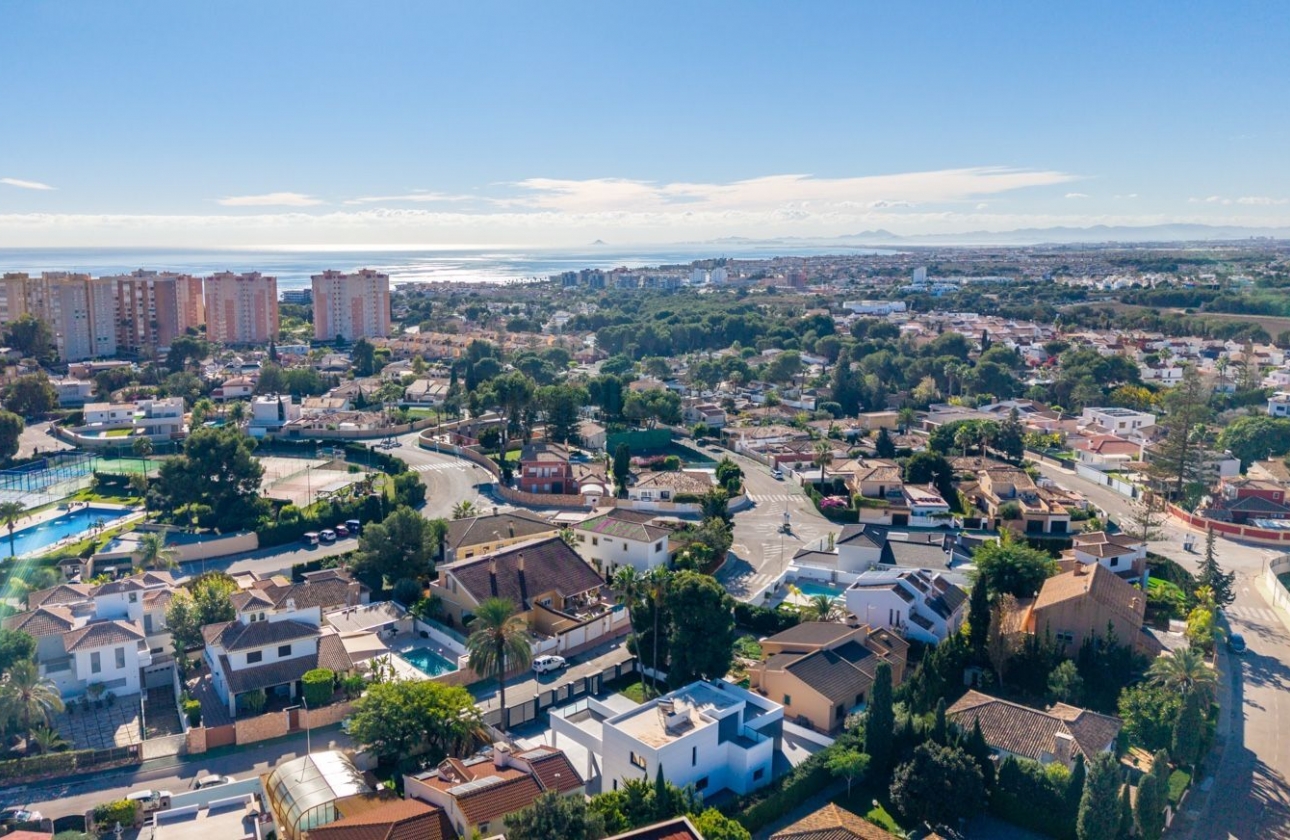 Resale - Villa - Orihuela Costa - Campoamor