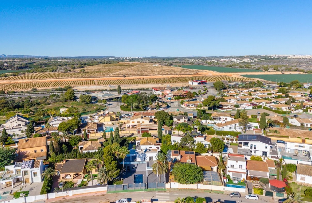 Resale - Villa - Orihuela Costa - Campoamor