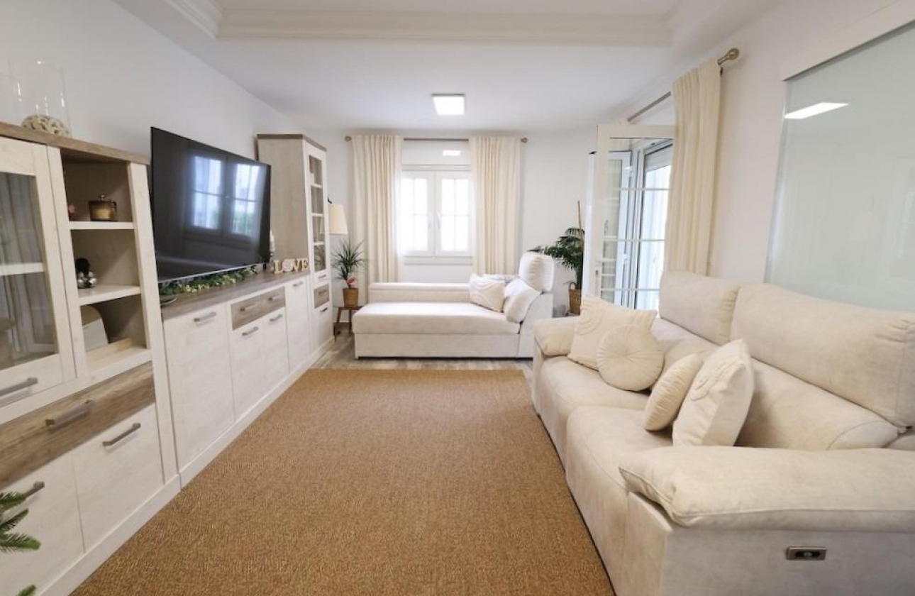 Resale - Villa - San Miguel de Salinas - Las Filipinas